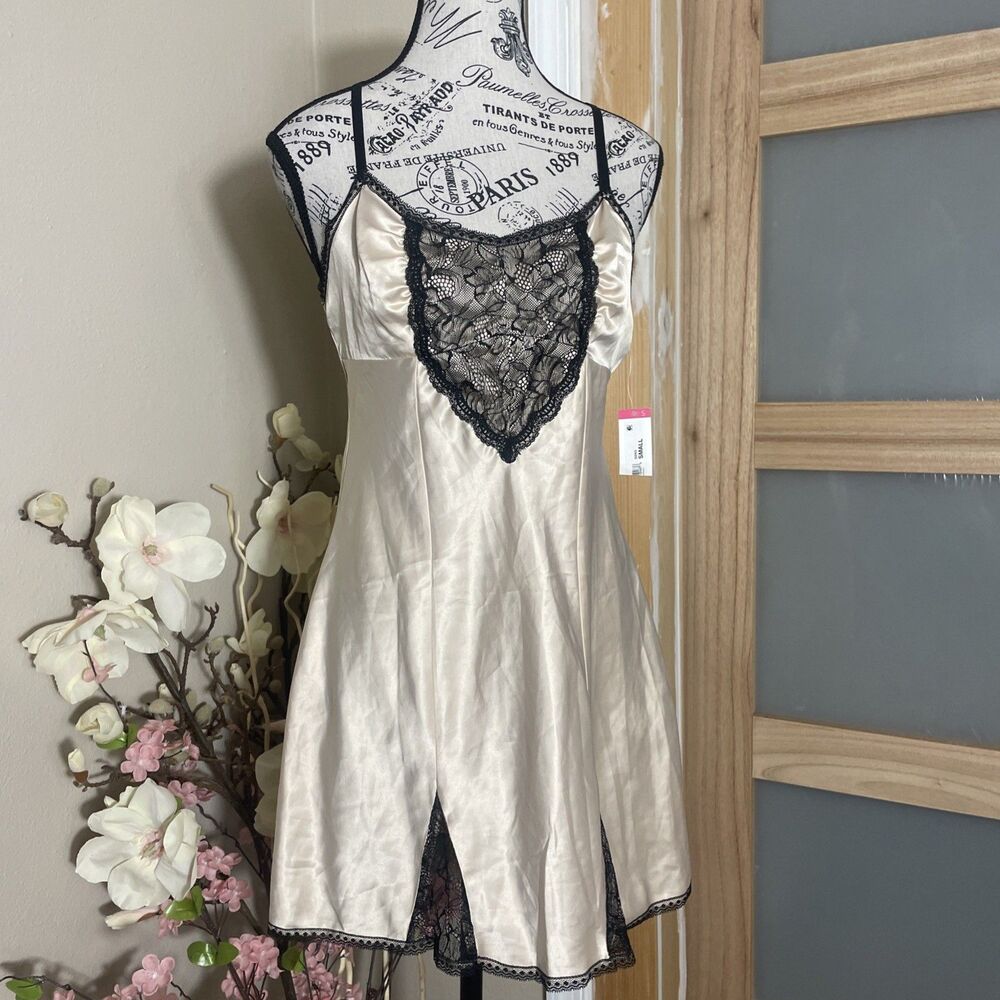 Cosmopolitan Small Nude Black Lace Trim Satin Chemise Babydoll Nightgown Slip